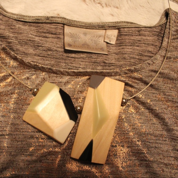 Gold Shimmery Blouse - Picture 5 of 7